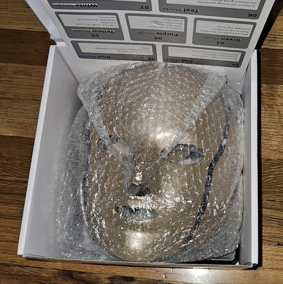 NEW IN BOX Hime Sama LED Mask - Picture 3 of 6